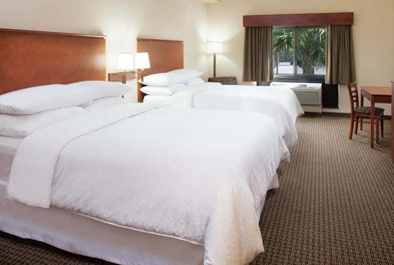 Four Points By Sheraton Fort Myers Airport Екстериор снимка
