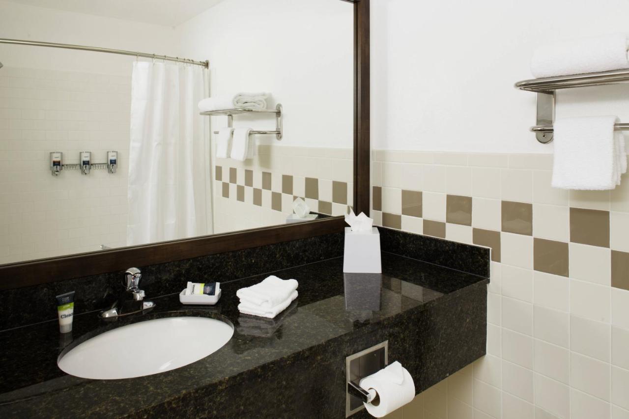 Four Points By Sheraton Fort Myers Airport Екстериор снимка