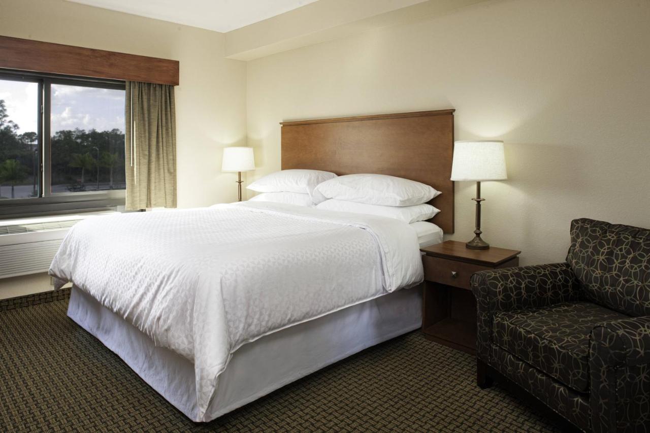 Four Points By Sheraton Fort Myers Airport Екстериор снимка