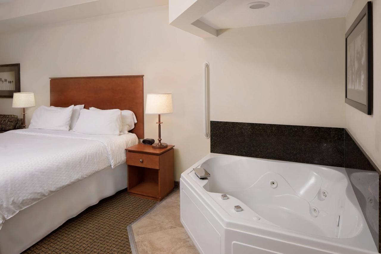 Four Points By Sheraton Fort Myers Airport Екстериор снимка
