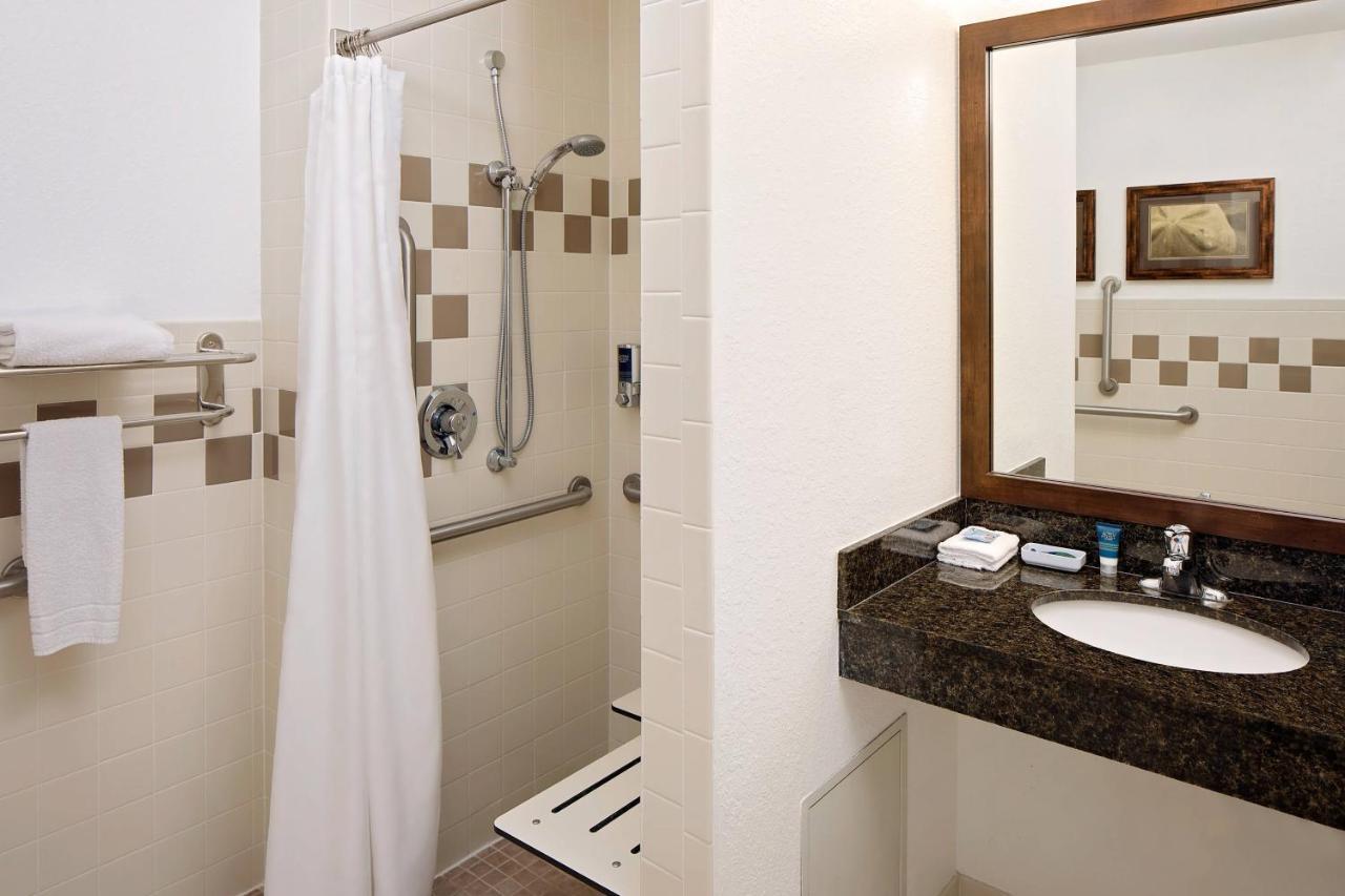 Four Points By Sheraton Fort Myers Airport Екстериор снимка